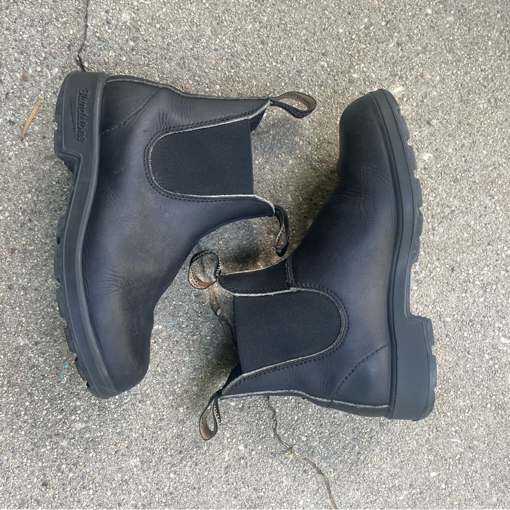 Bluestone’s Botnick Black round toe size 7